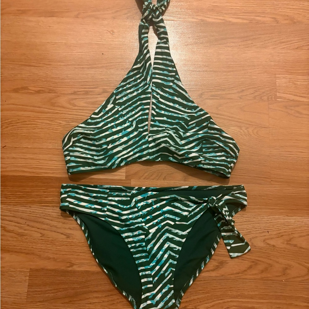 NWT Aerie Green and White Zebra Bikini Set Top Size Medium Bottoms Size Large